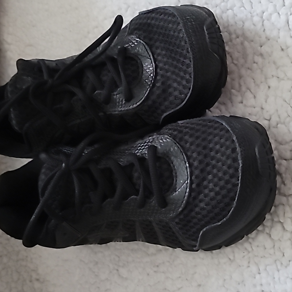 Fila walking shoes